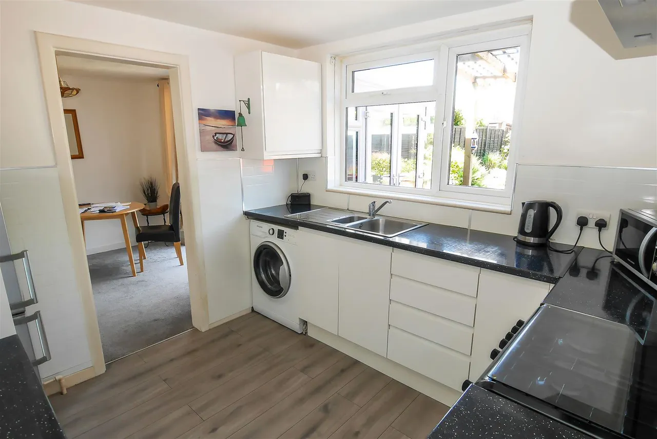 Meadow Way, Littlehampton, photo 3