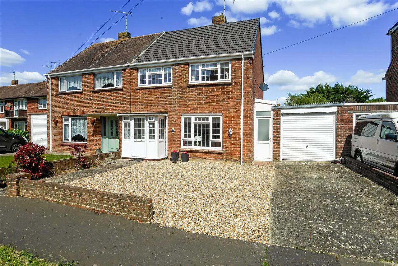 3 bed house for sale, Meadow Way, Littlehampton