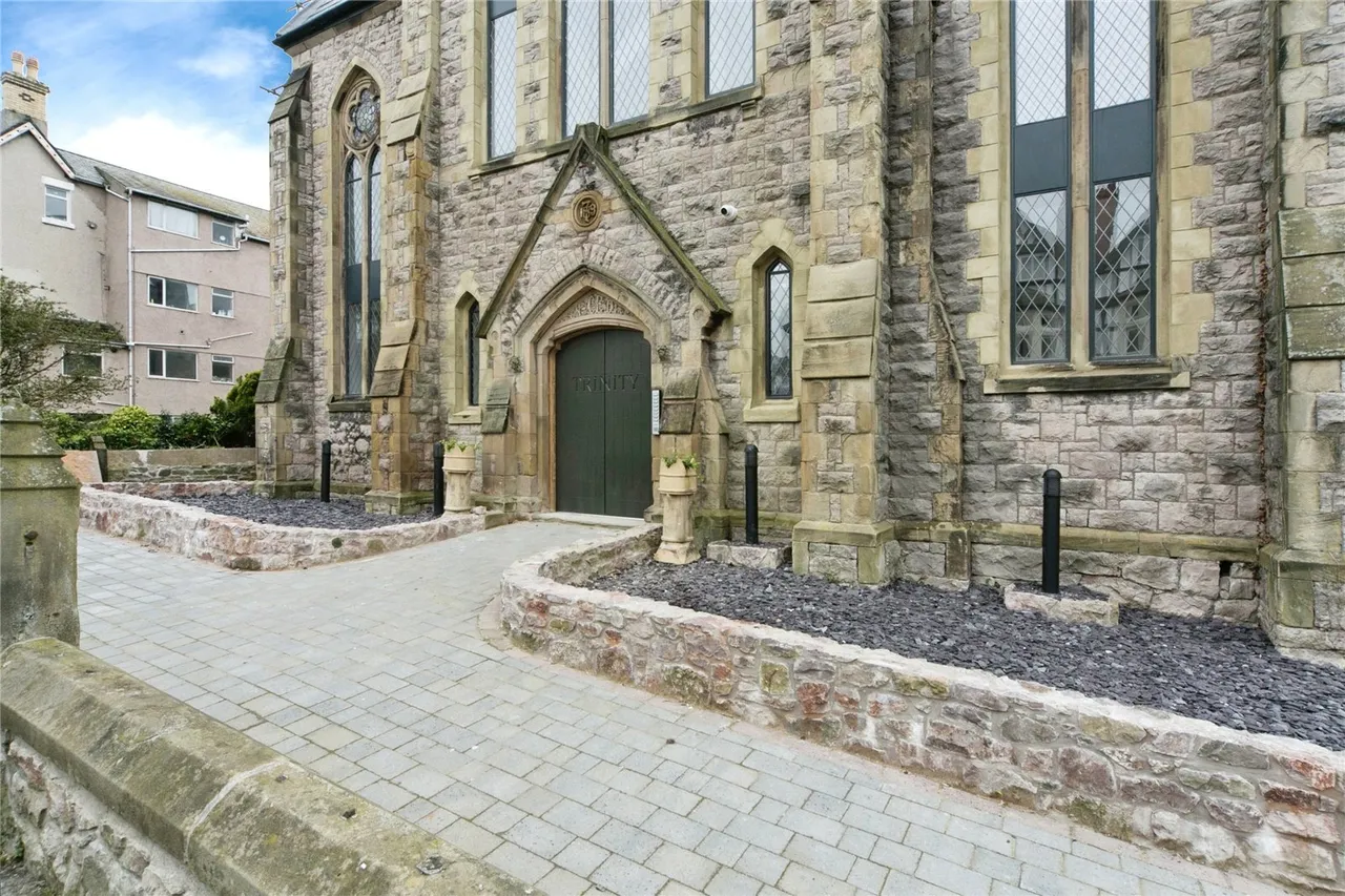 2 bed flat for sale, Woodland Road West, Colwyn Bay, LL29