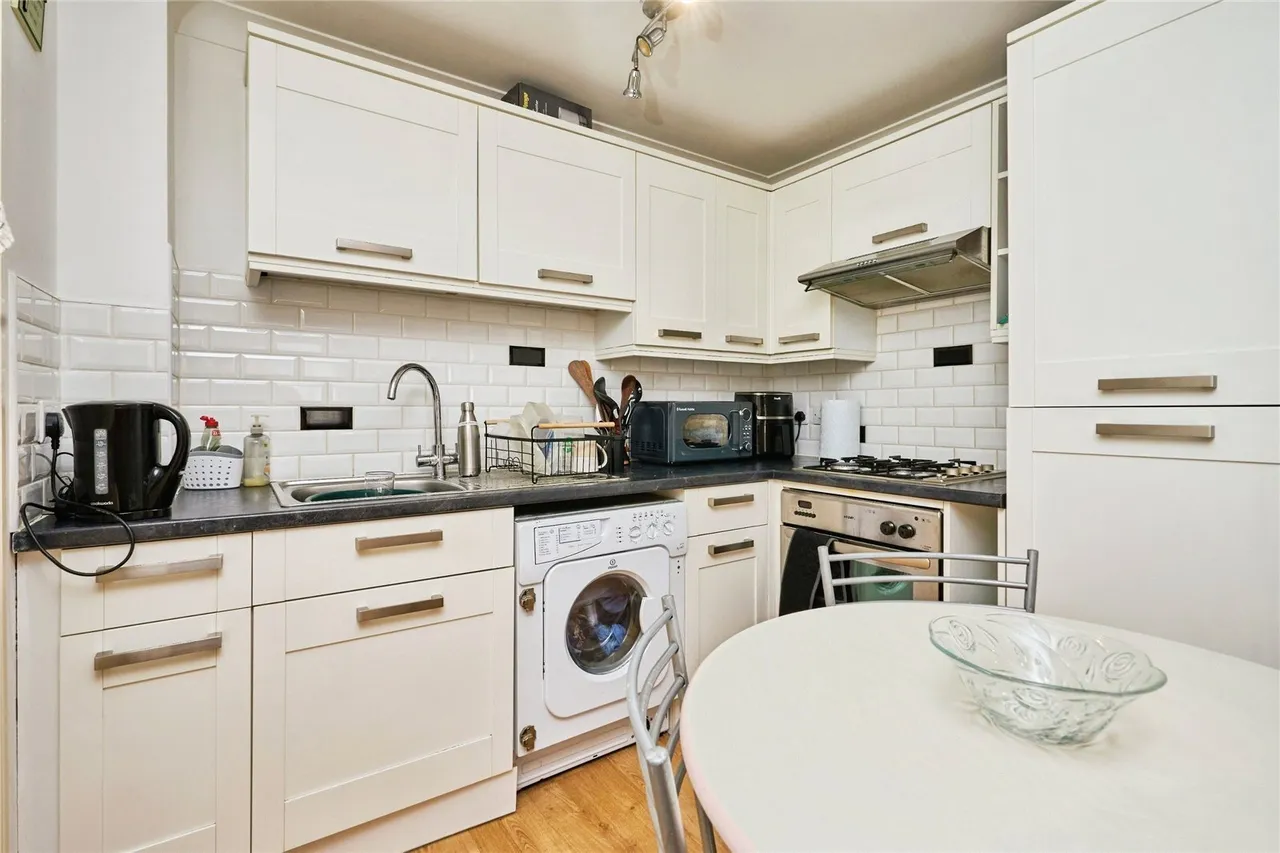 1 bed flat for sale, Union Street, Newport, PO30