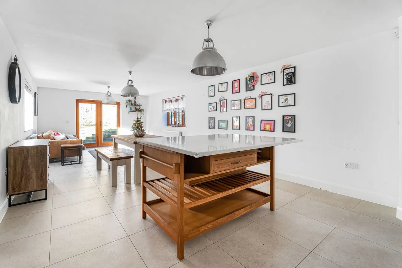 Reindeer Court, Potterspury, NN12, photo 2