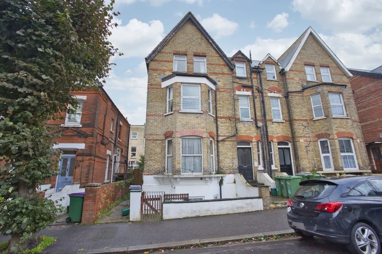 1 bed flat for sale, Connaught Road, Folkestone, CT20