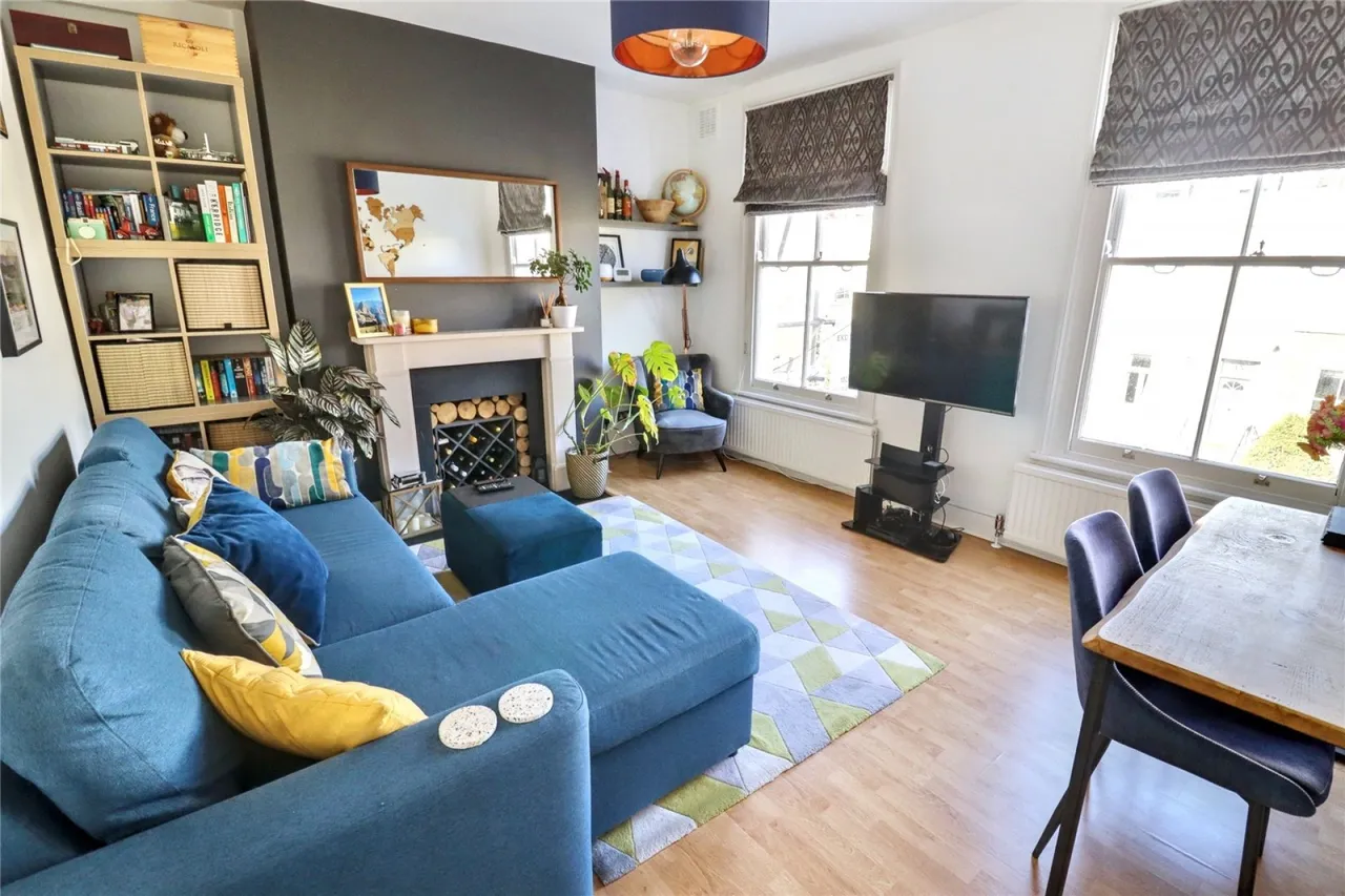 2 bed property for sale, Eburne Road, Islington