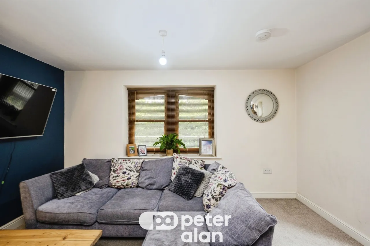 Meadow Bank NEATH, SA10, photo 9