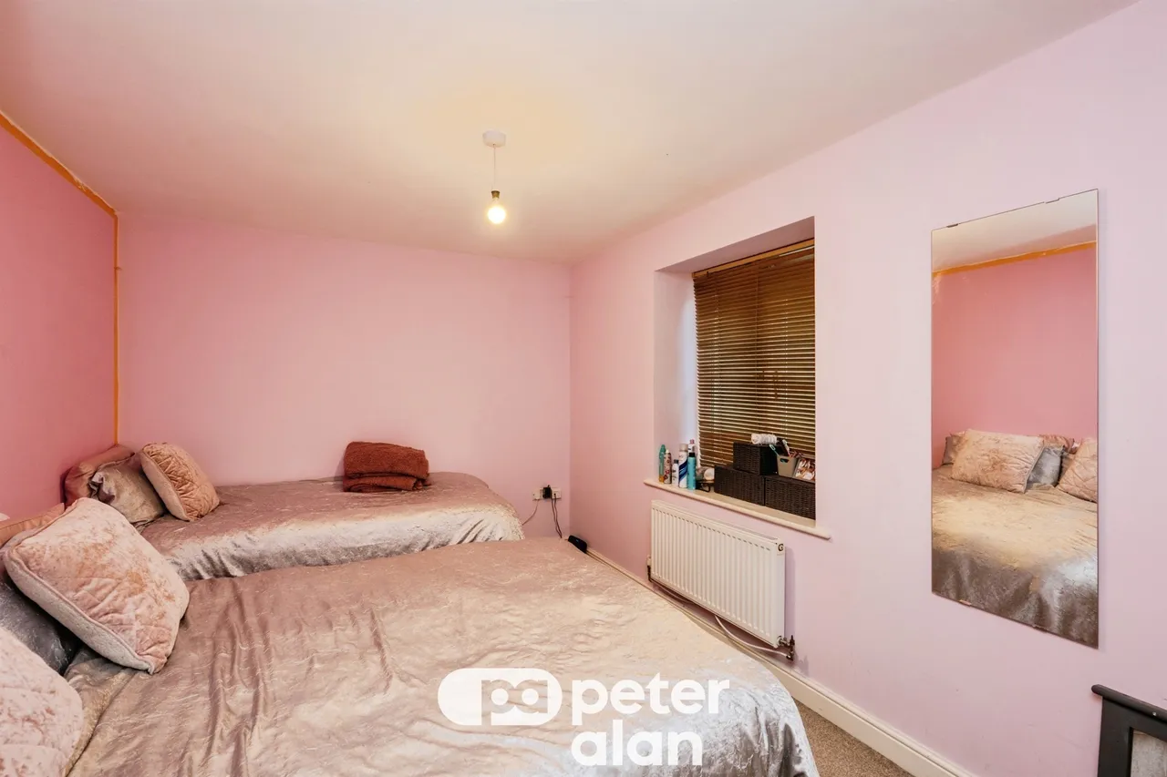 Meadow Bank NEATH, SA10, photo 12