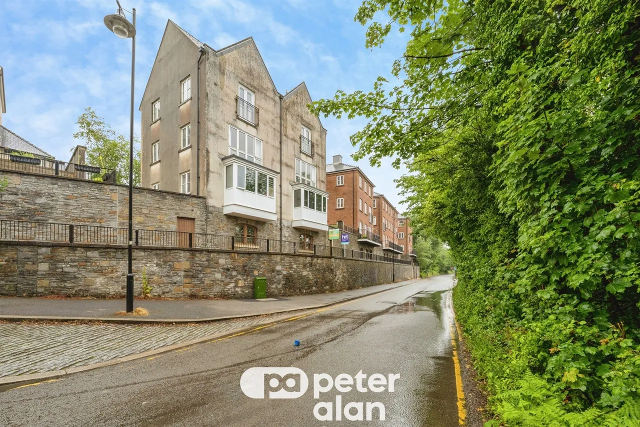 2 bed flat for sale, Meadow Bank NEATH, SA10
