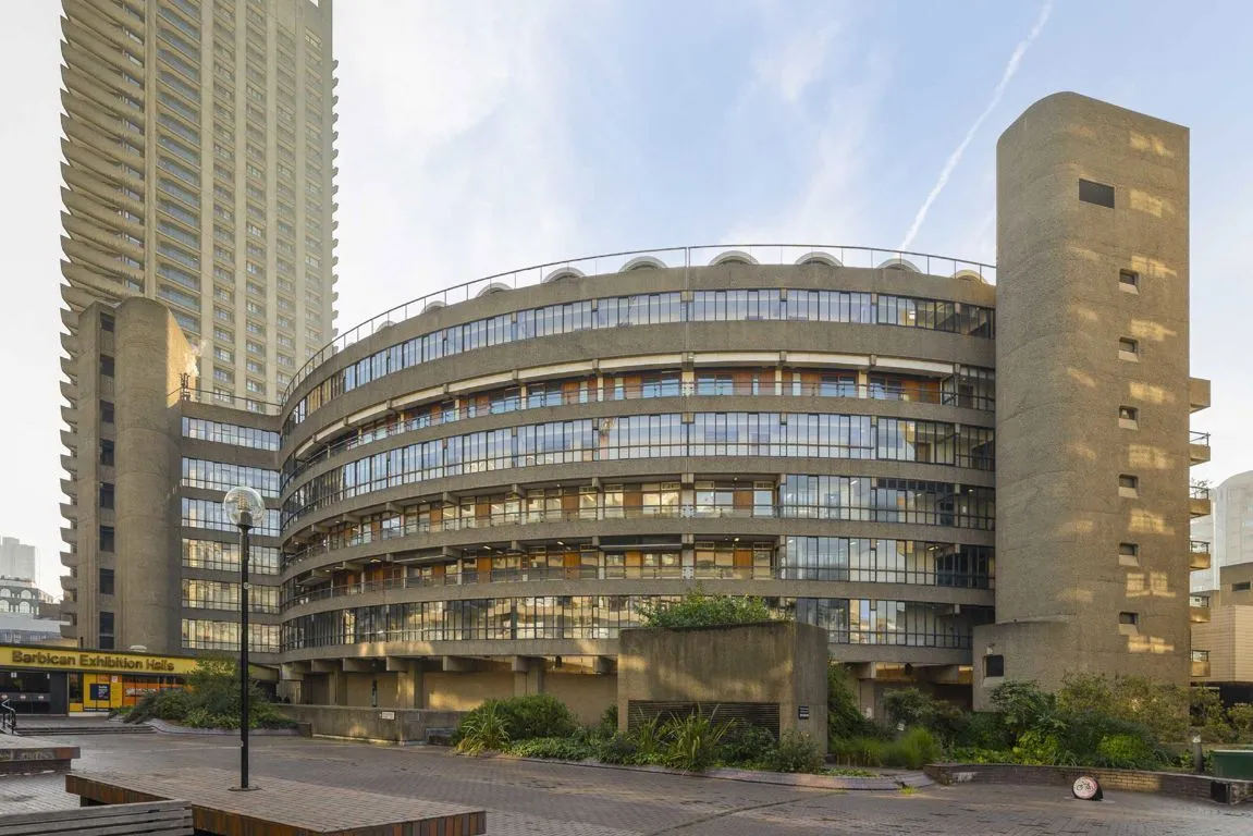 3 bed property for sale, Frobisher Crescent, EC2Y