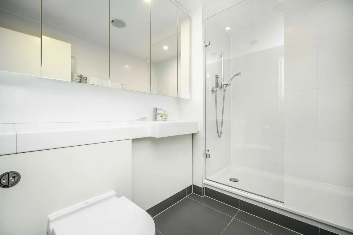 Frobisher Crescent, EC2Y, photo 5