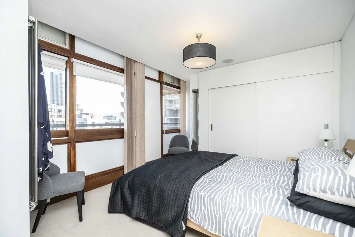 Frobisher Crescent, EC2Y, photo 10