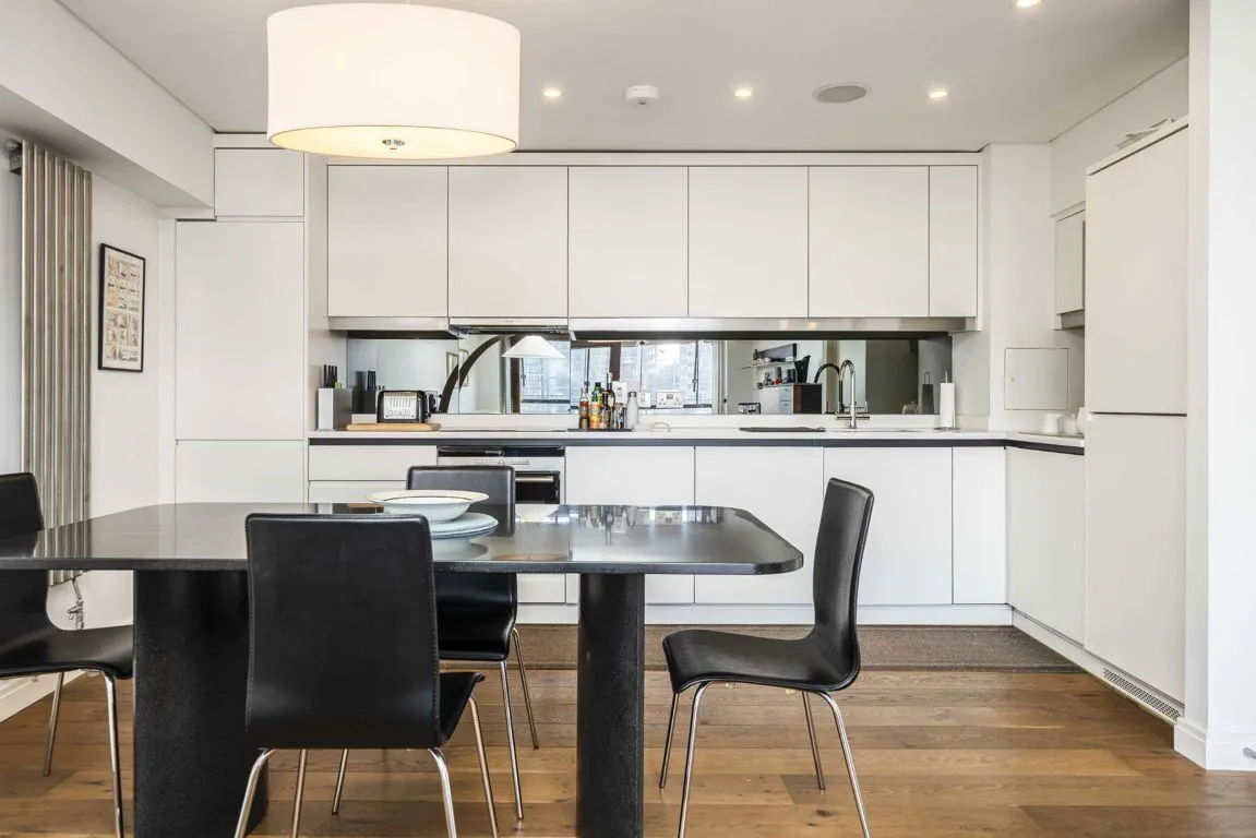 Frobisher Crescent, EC2Y, photo 15