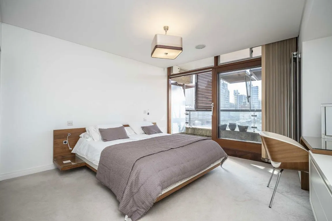 Frobisher Crescent, EC2Y, photo 11