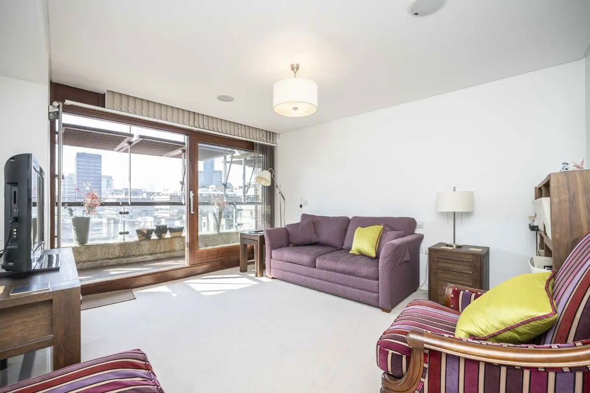 Frobisher Crescent, EC2Y, photo 6