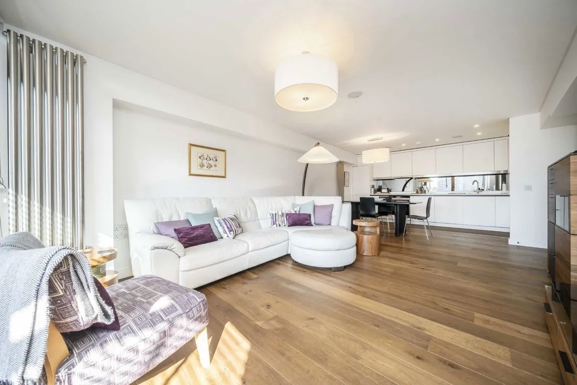 Frobisher Crescent, EC2Y, photo 2