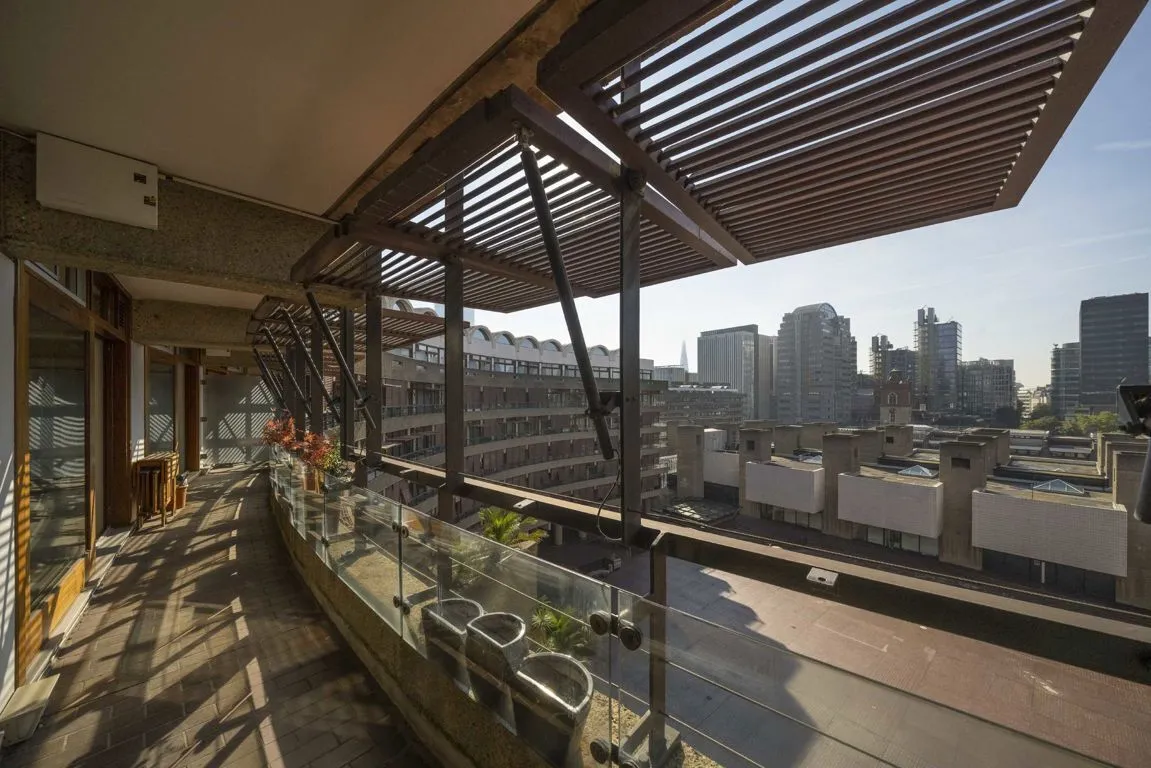 Frobisher Crescent, EC2Y, photo 7