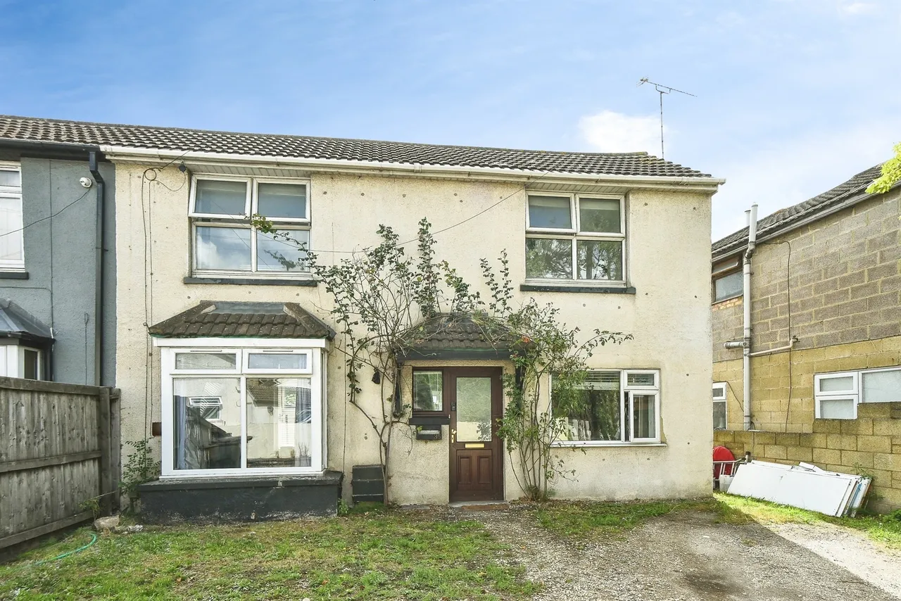 2 bed house for sale — Bridge End Road, SWINDON