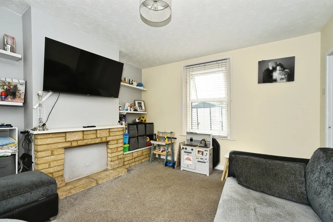 Bridge End Road, SWINDON, photo 6