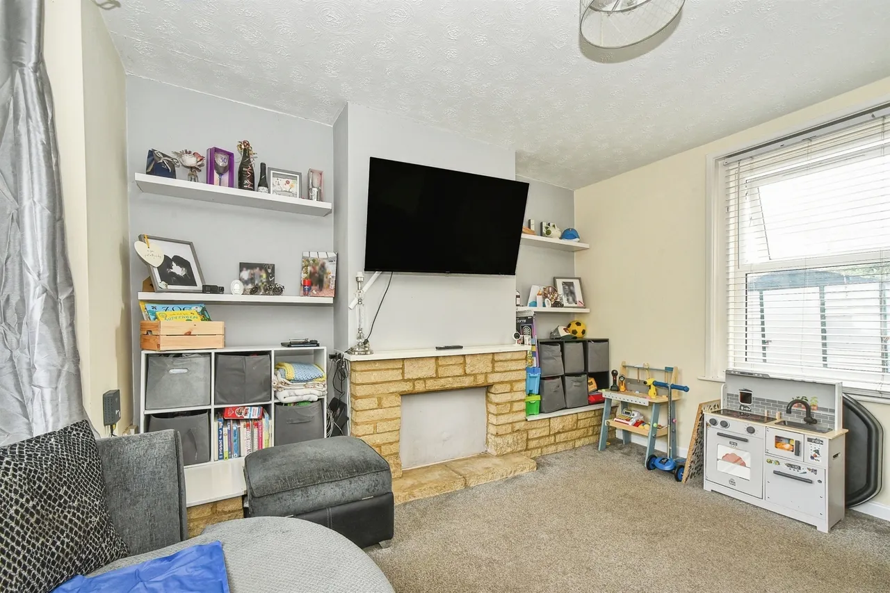 Bridge End Road, SWINDON, photo 4