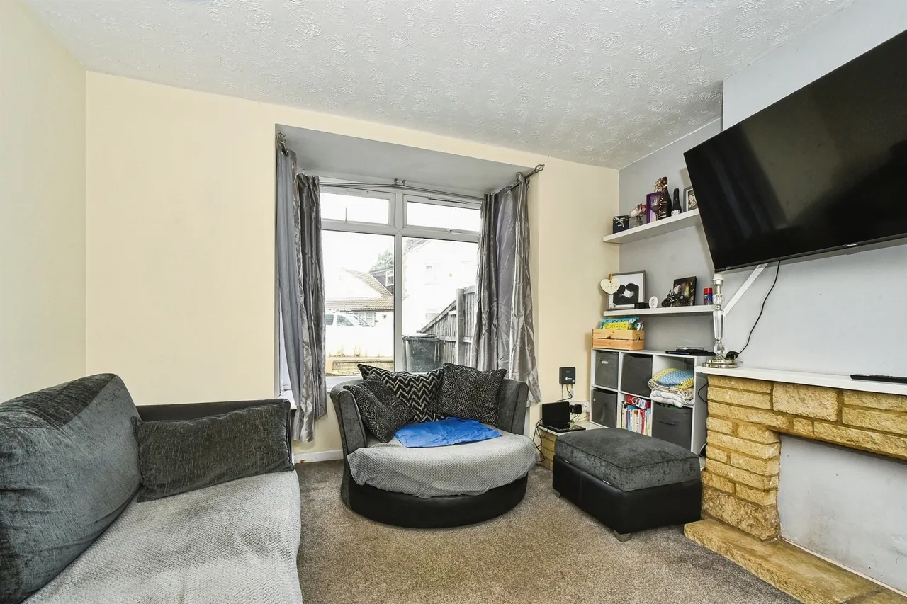 Bridge End Road, SWINDON, photo 5