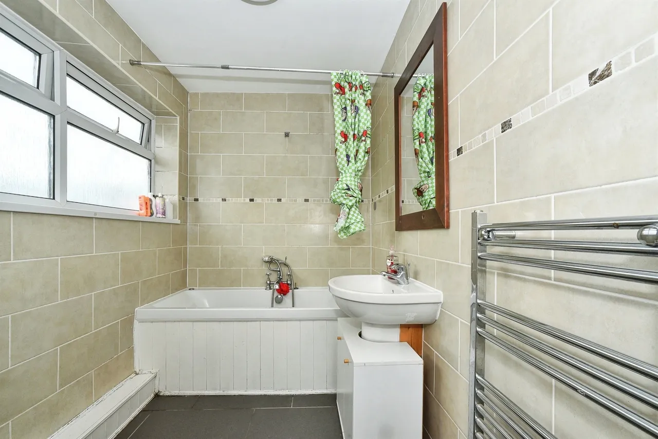 Bridge End Road, SWINDON, photo 11