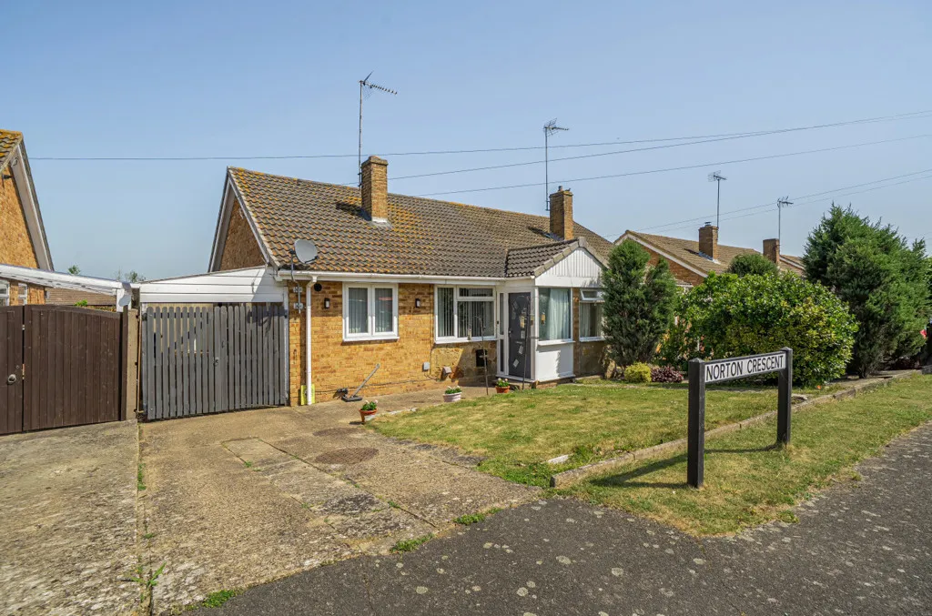2 bed house for sale — Norton Crescent, Towcester, Northamptonshire, NN12 6DW