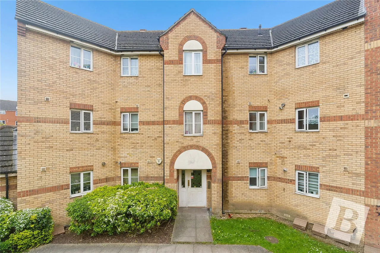 2 bed flat for sale — Madeleine Close, Chadwell Heath, RM6