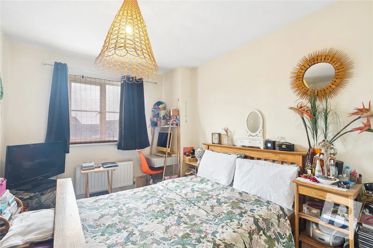 Madeleine Close, Chadwell Heath, RM6, photo 4