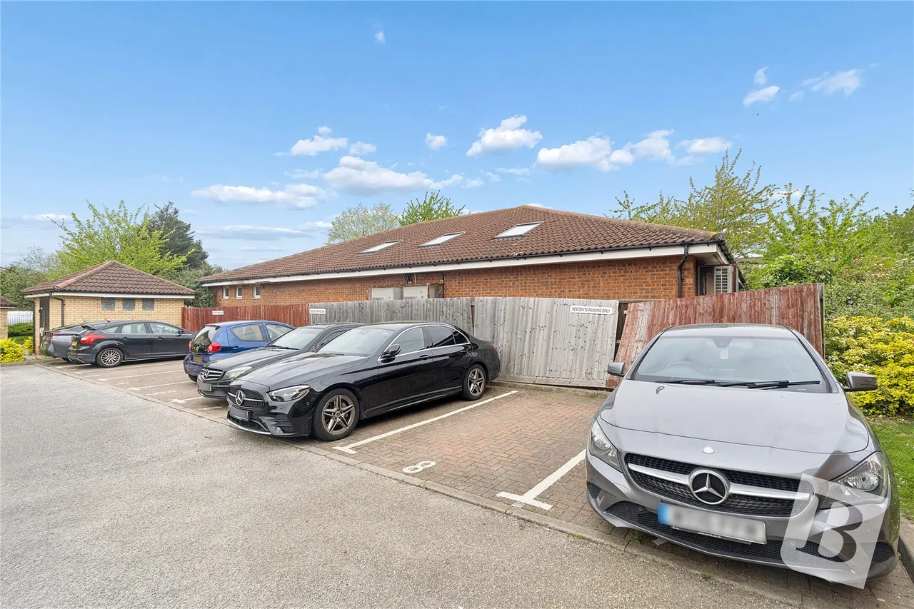 Madeleine Close, Chadwell Heath, RM6, photo 7