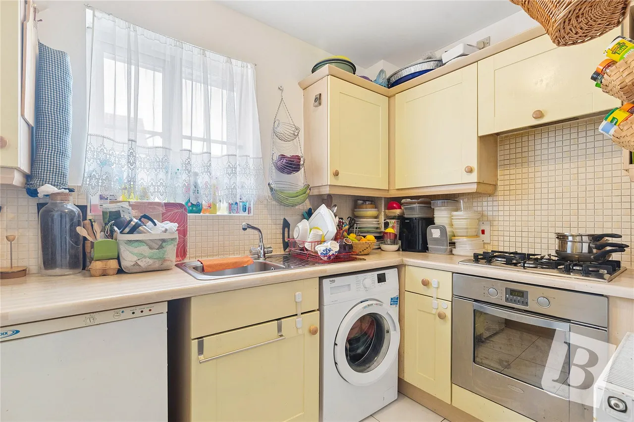 Madeleine Close, Chadwell Heath, RM6, photo 6
