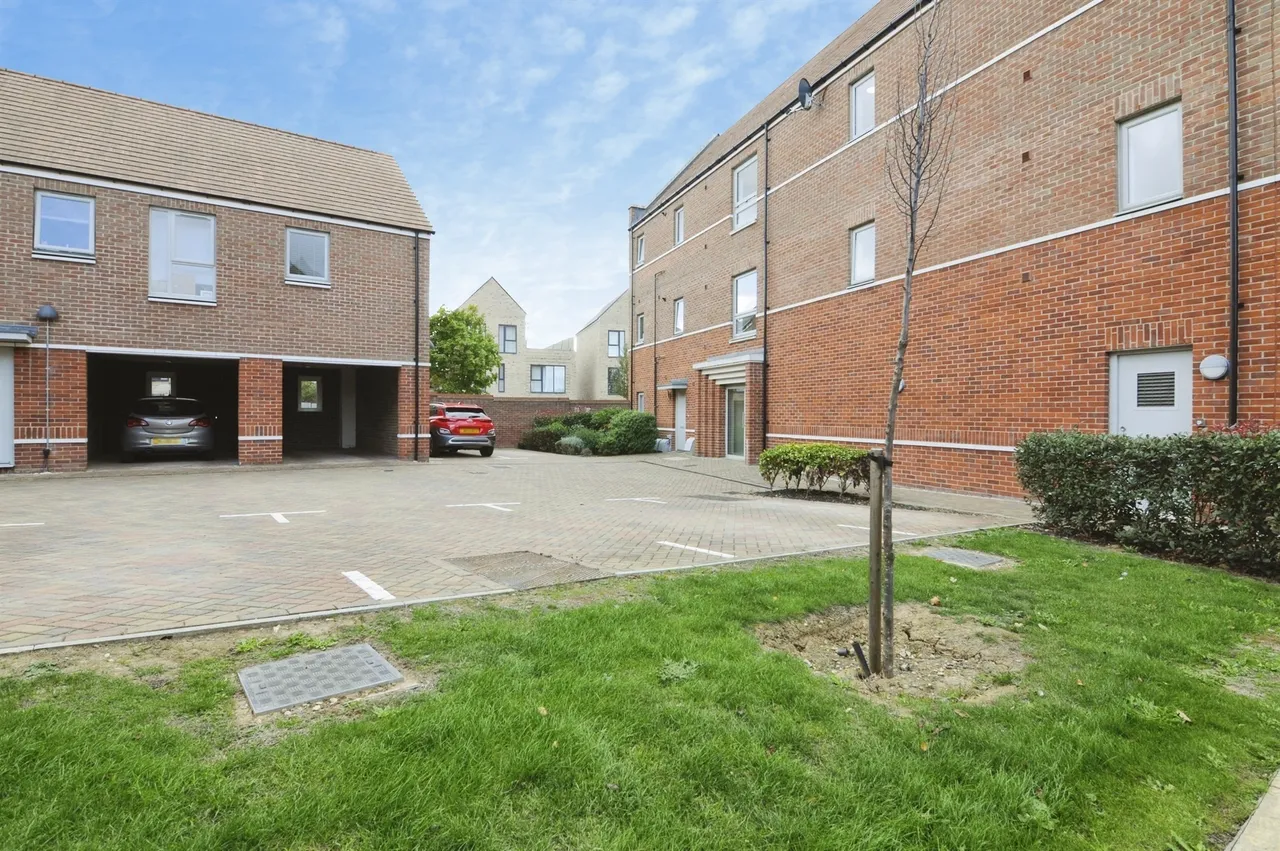 Henry Shuttlewood Drive, Chelmsford Garden, CM1, photo 6