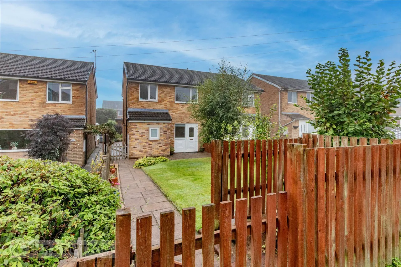 Banks Grove, Golcar, HD7, photo 17