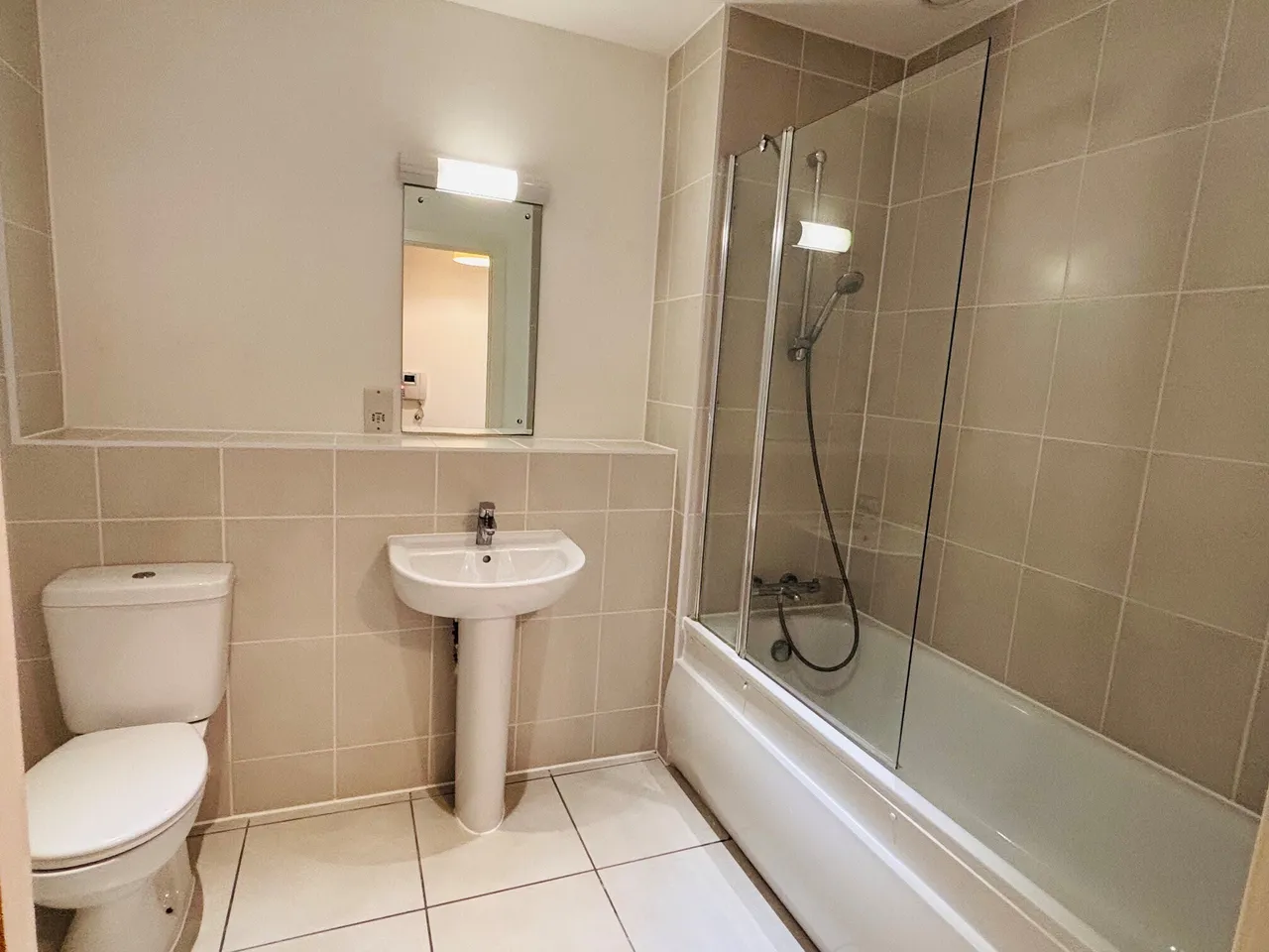 Bowes Road, Arnos Grove, N11, photo 5