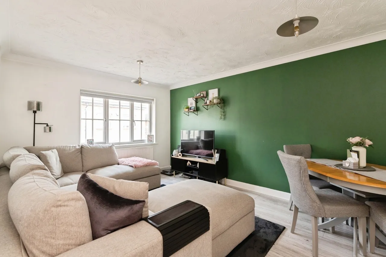 Plymouth Road, Chafford Hundred, Grays, Essex, RM16, photo 3