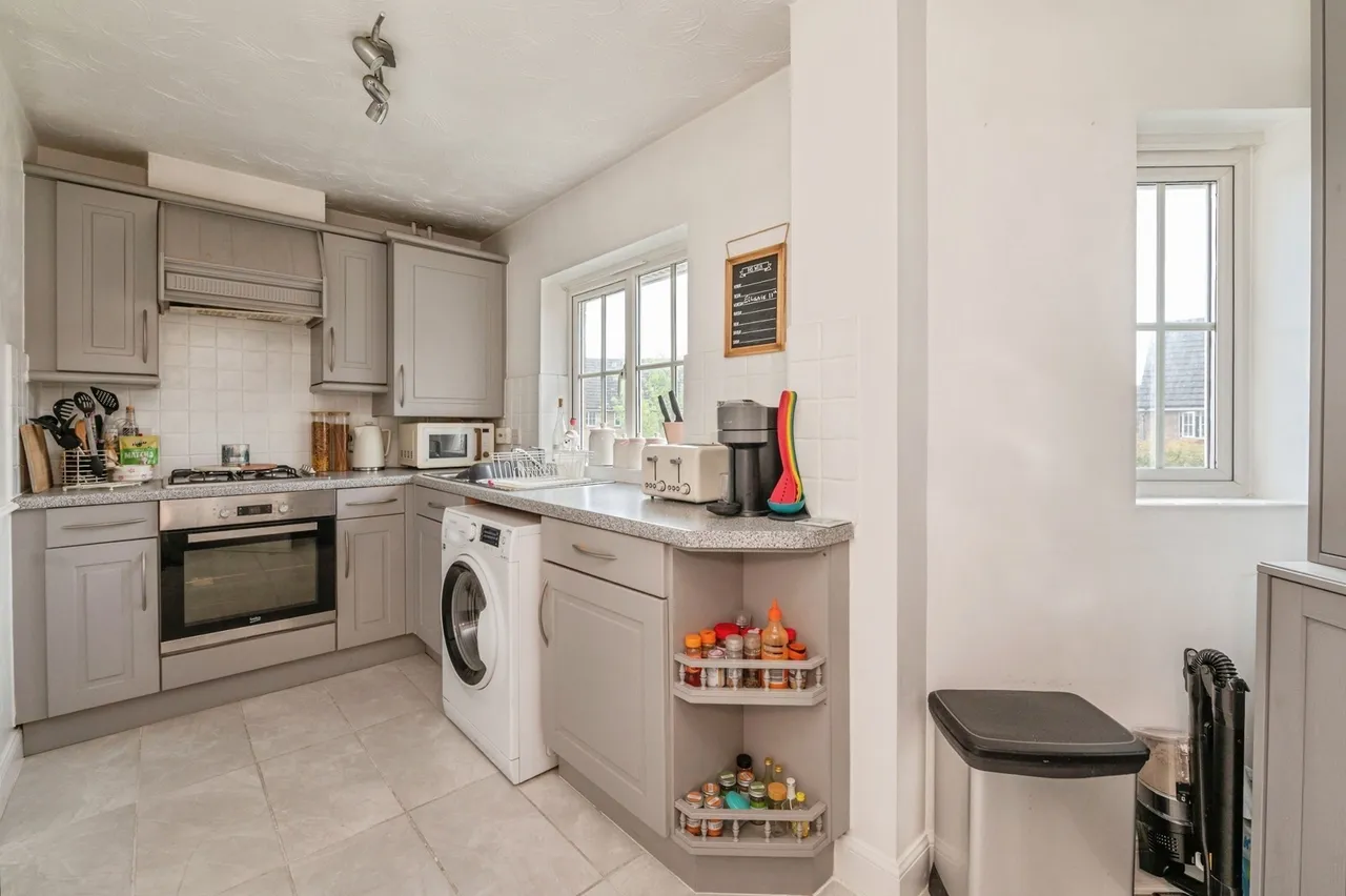 Plymouth Road, Chafford Hundred, Grays, Essex, RM16, photo 5
