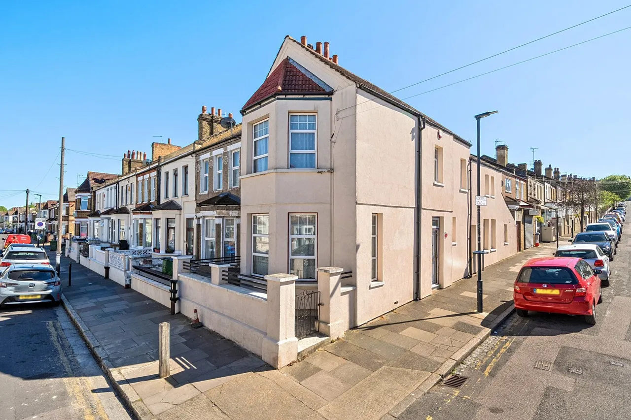 4 bed house for sale — Conway Road, SE18
