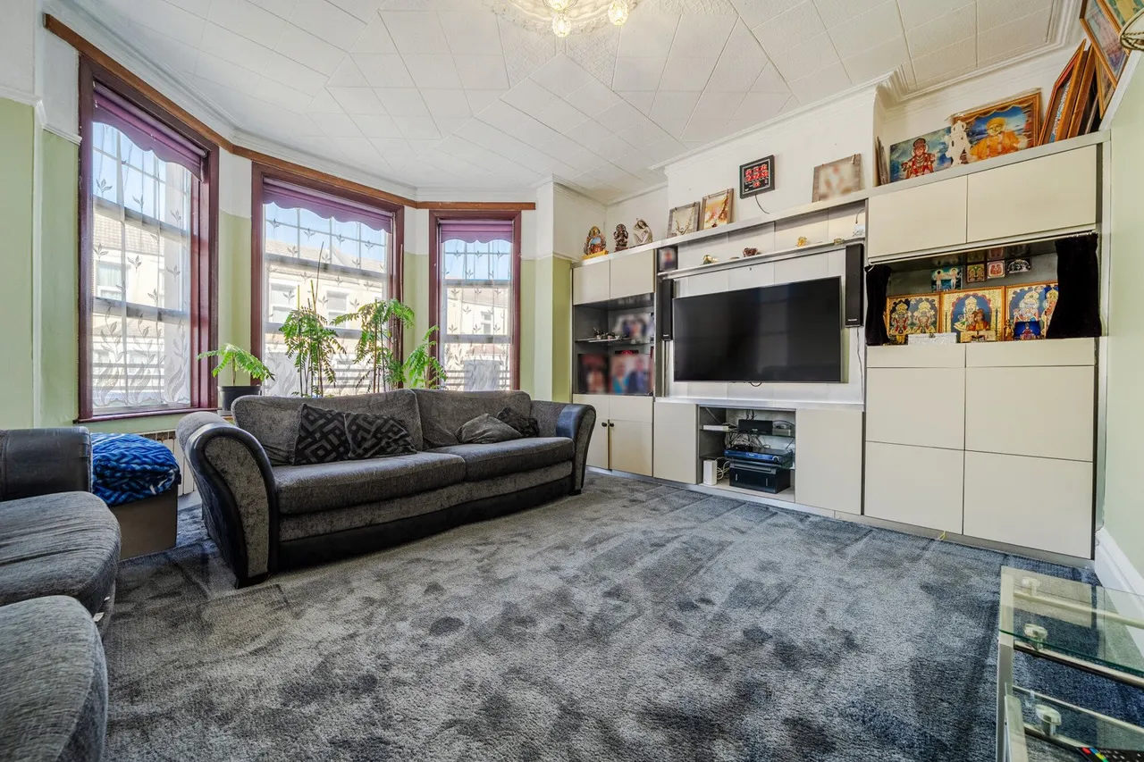 Conway Road, SE18, photo 2