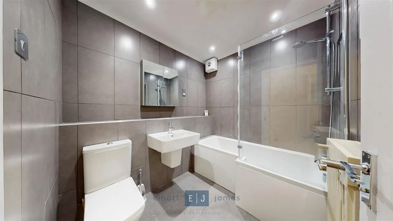 Connaught Court, photo 5