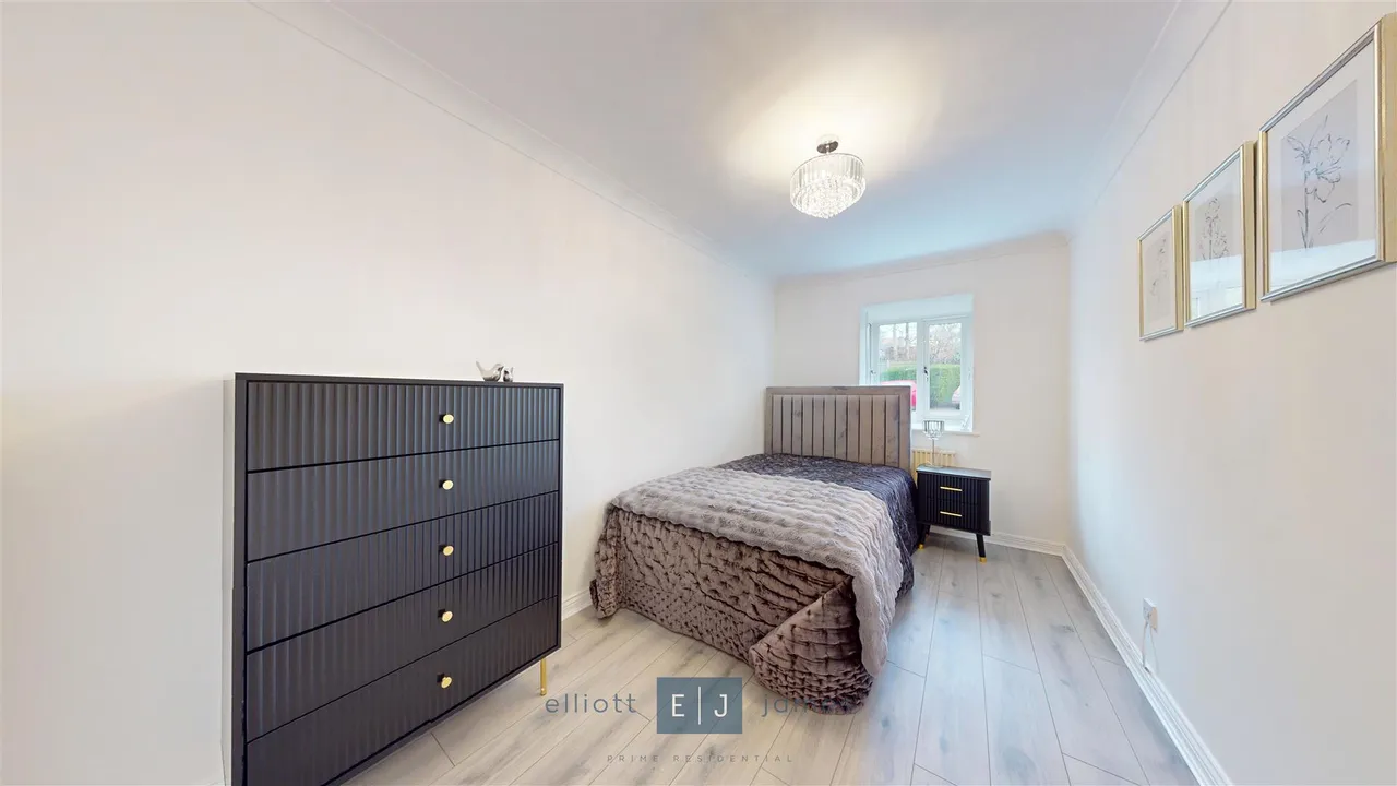 Connaught Court, photo 2