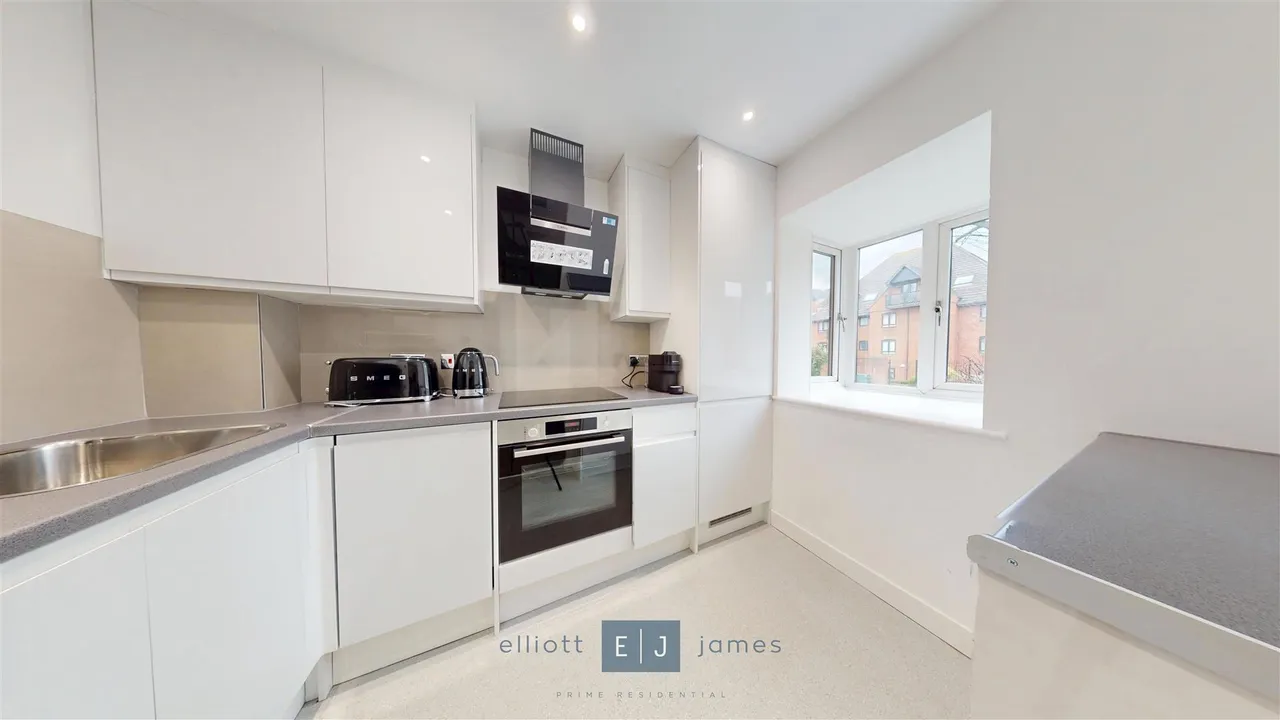Connaught Court, photo 9