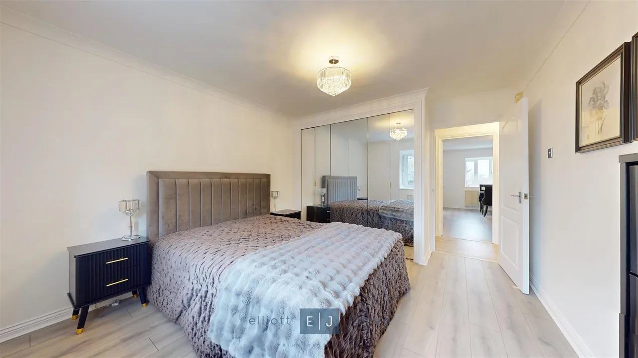 Connaught Court, photo 3