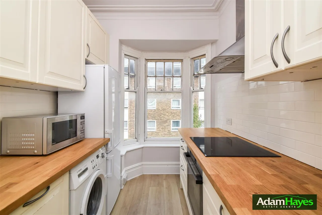 Holden Road, Woodside Park, N12, photo 6