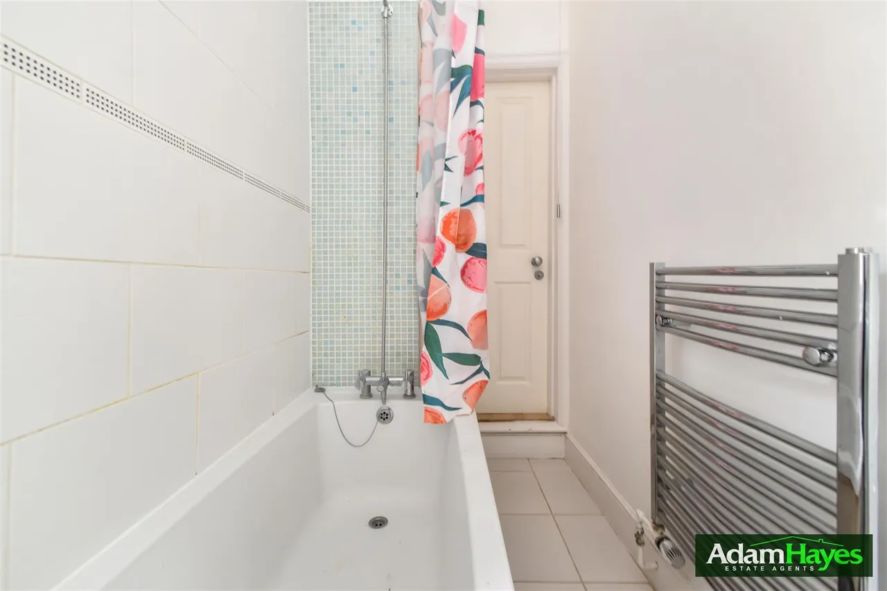 Holden Road, Woodside Park, N12, photo 9