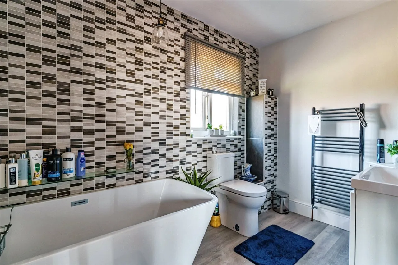 Ridleys, West Hoathly, RH19, photo 8