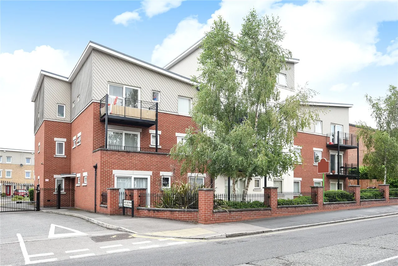 2 bed flat for sale, Whippendell Road, WD18