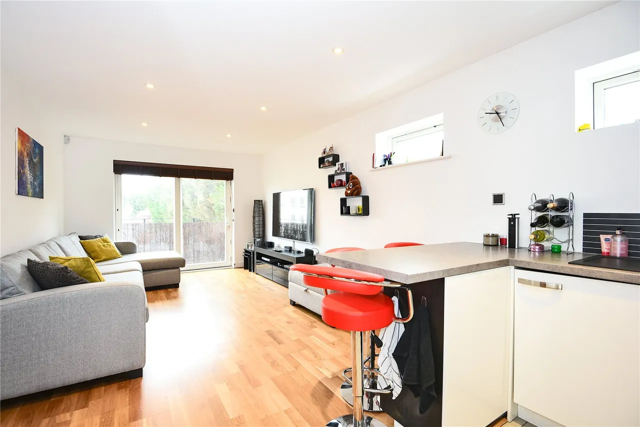 Whippendell Road, WD18, photo 4
