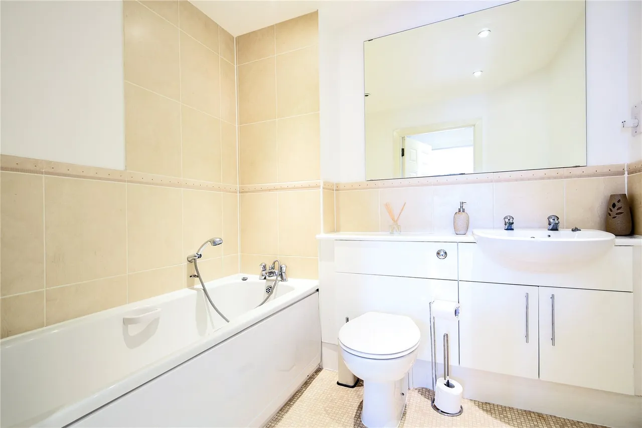 Whippendell Road, WD18, photo 8