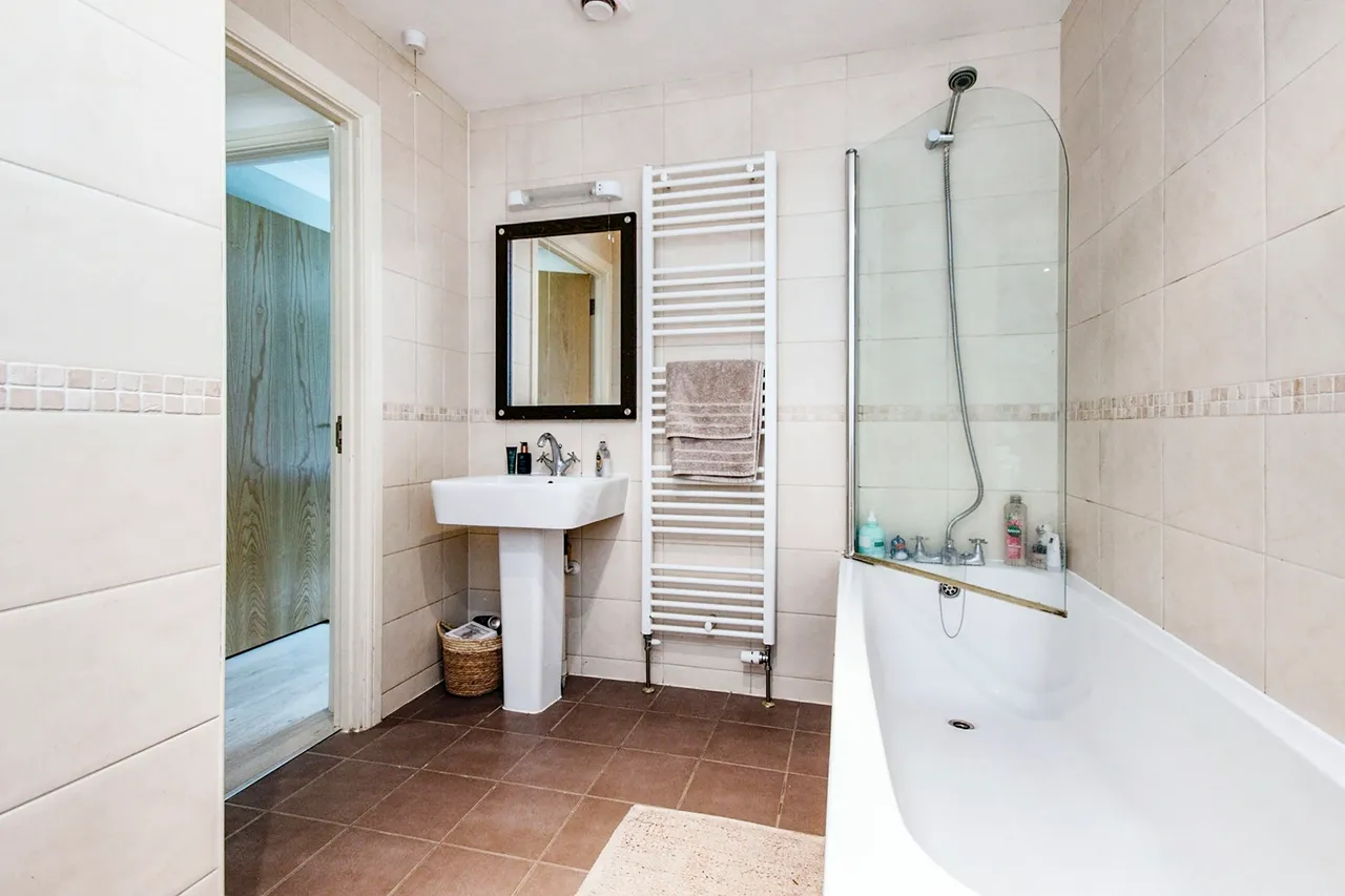 Wimborne Road, Bournemouth, photo 12