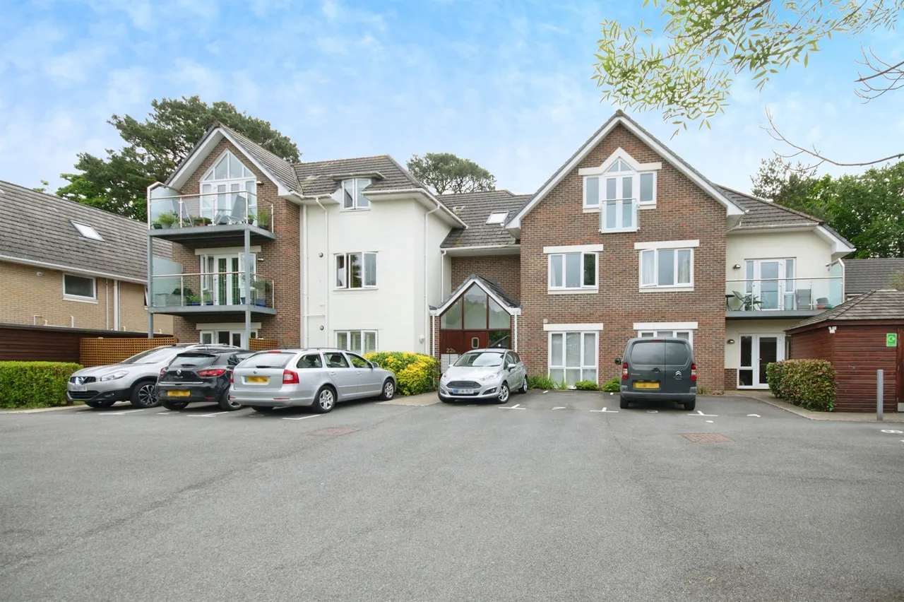 Wimborne Road, Bournemouth, photo 3