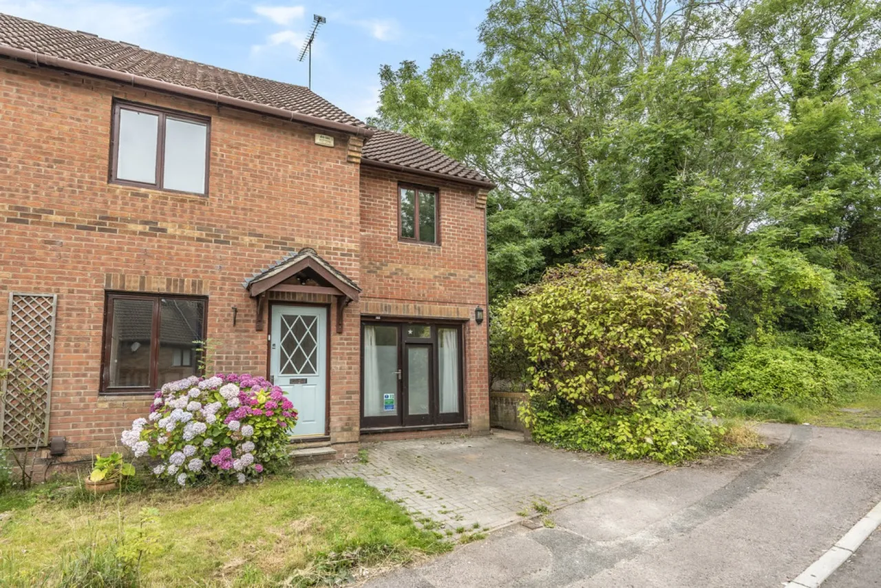 1 bed house to rent — Ivy Close, Badger Farm, Winchester