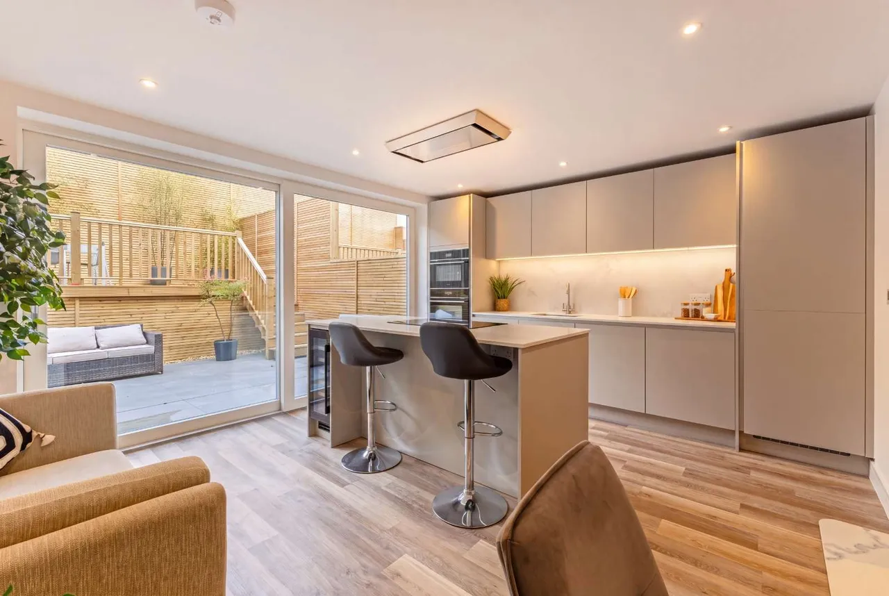 Dell Road, Winchester, Hampshire, SO23 0QB, photo 2