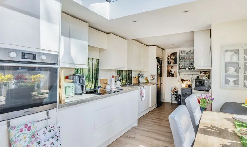 Broome Close, Headley, KT18, photo 6
